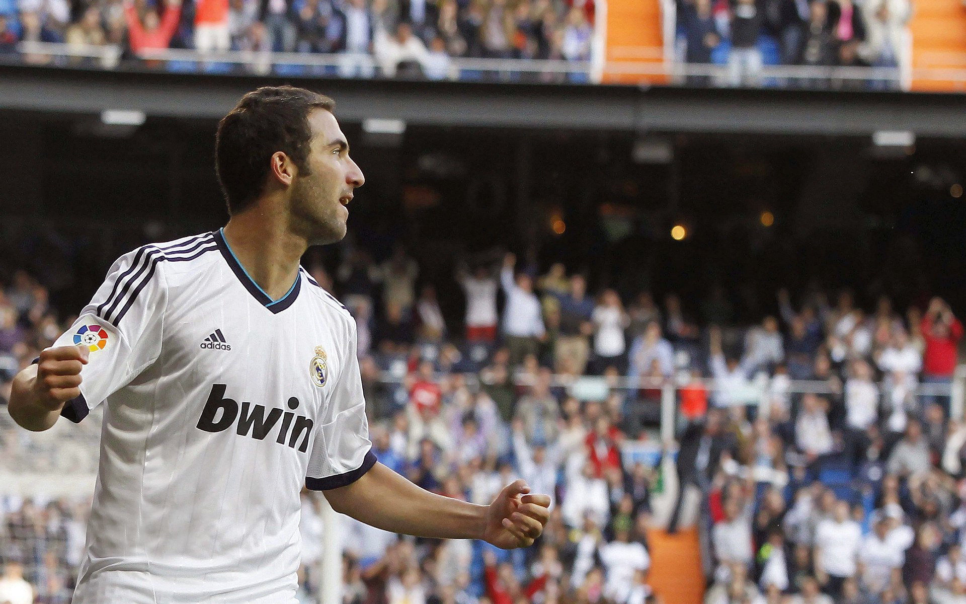 巴萨引进新锋霸，冲击双冠目标，那些年巴萨走过的神锋